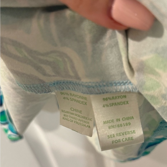 Lilly Pulitzer Fleur Dress Green and Blue
Agate Lazy River Large
EUC - Picture 4 of 5